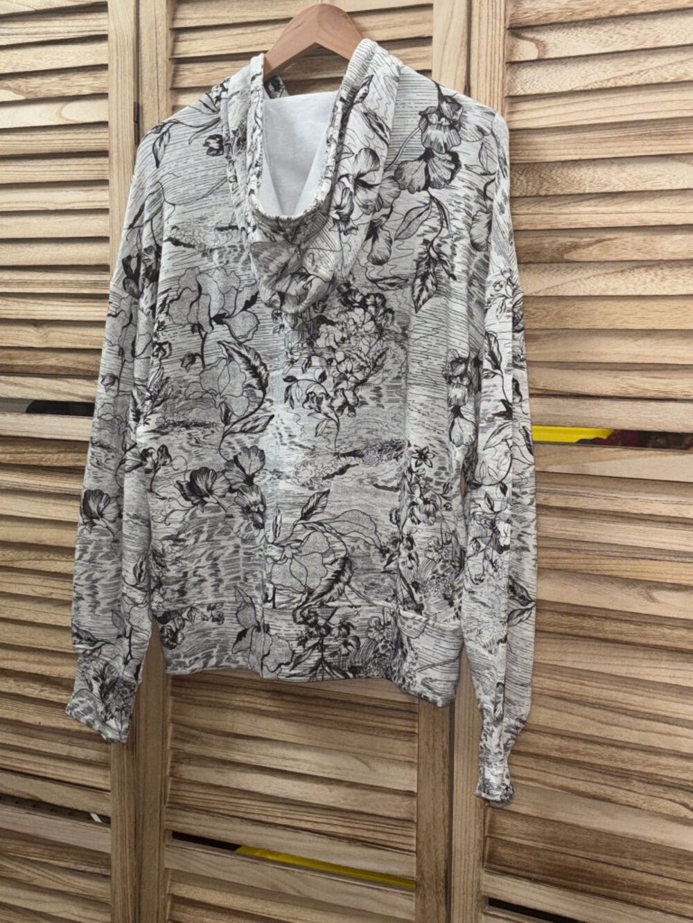 Athleta Balance White Black Floral Sketch Hoodie S Like New - Picture 4 of 6